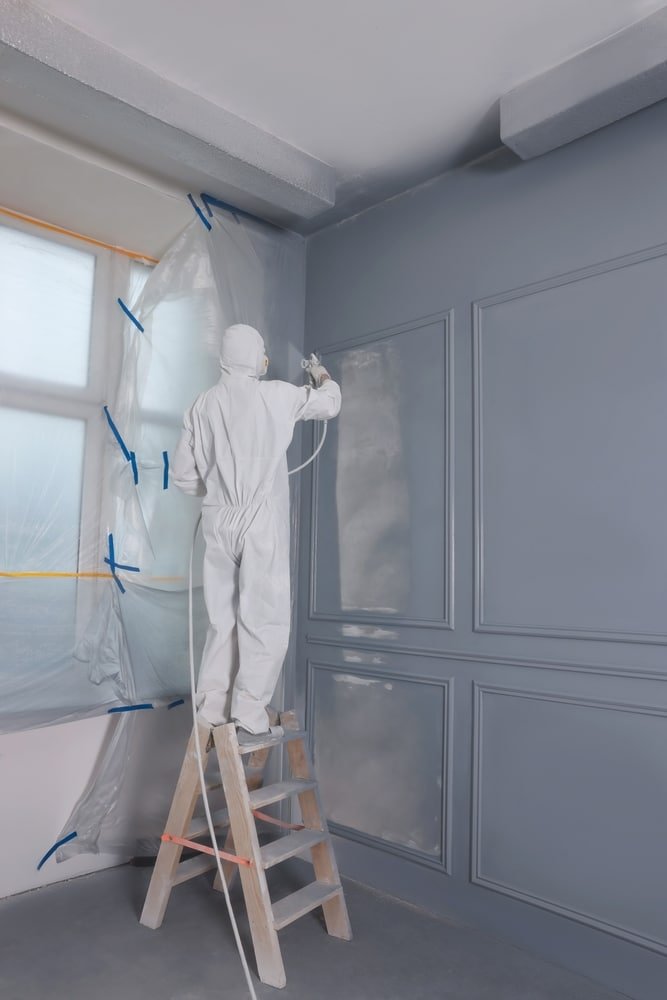 Decorator,Dyeing,Wall,In,Grey,Color,With,Spray,Paint,Indoors