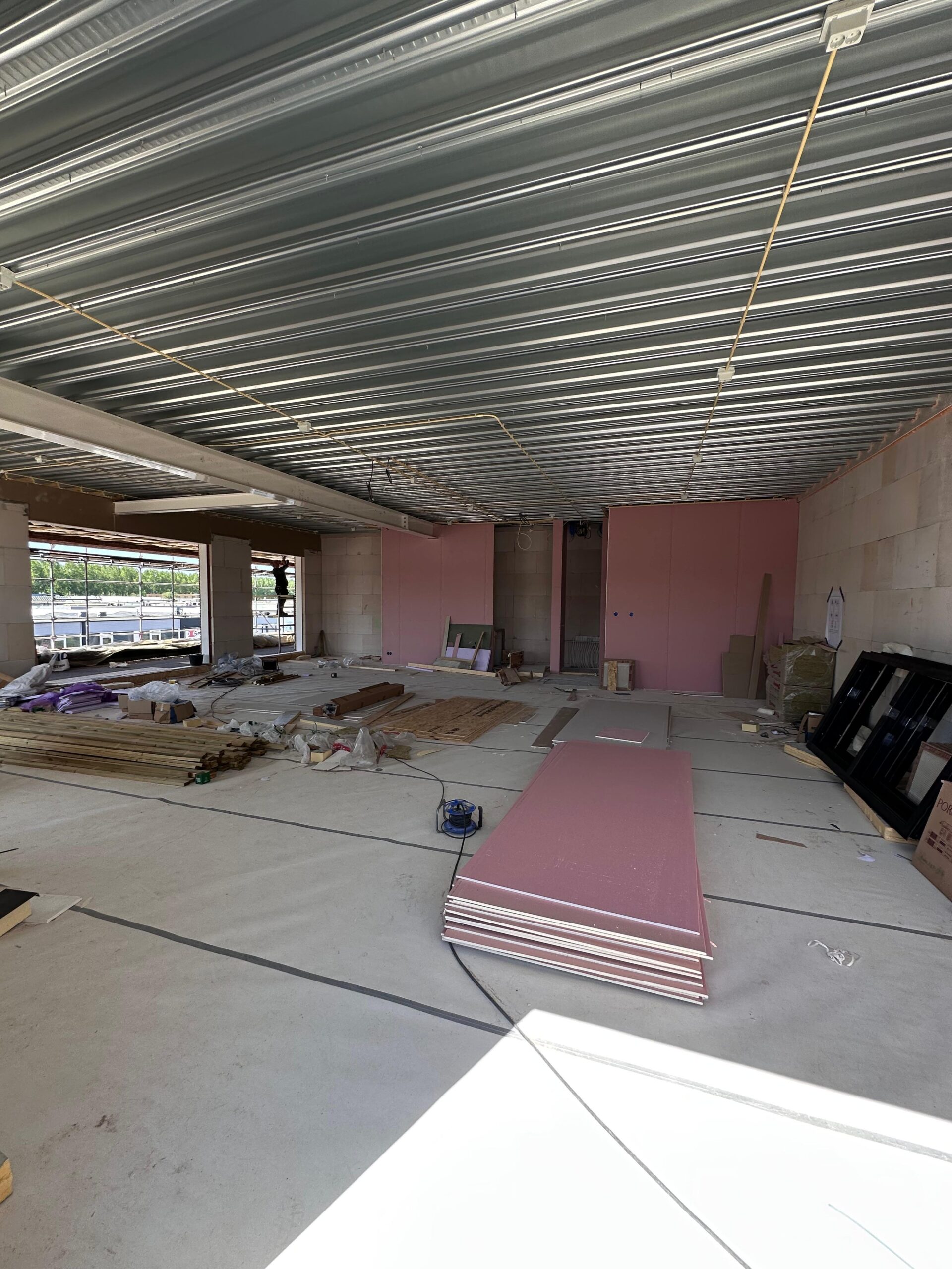 Latex spuiten Amsterdam in appartement met nieuwe plafondconstructie