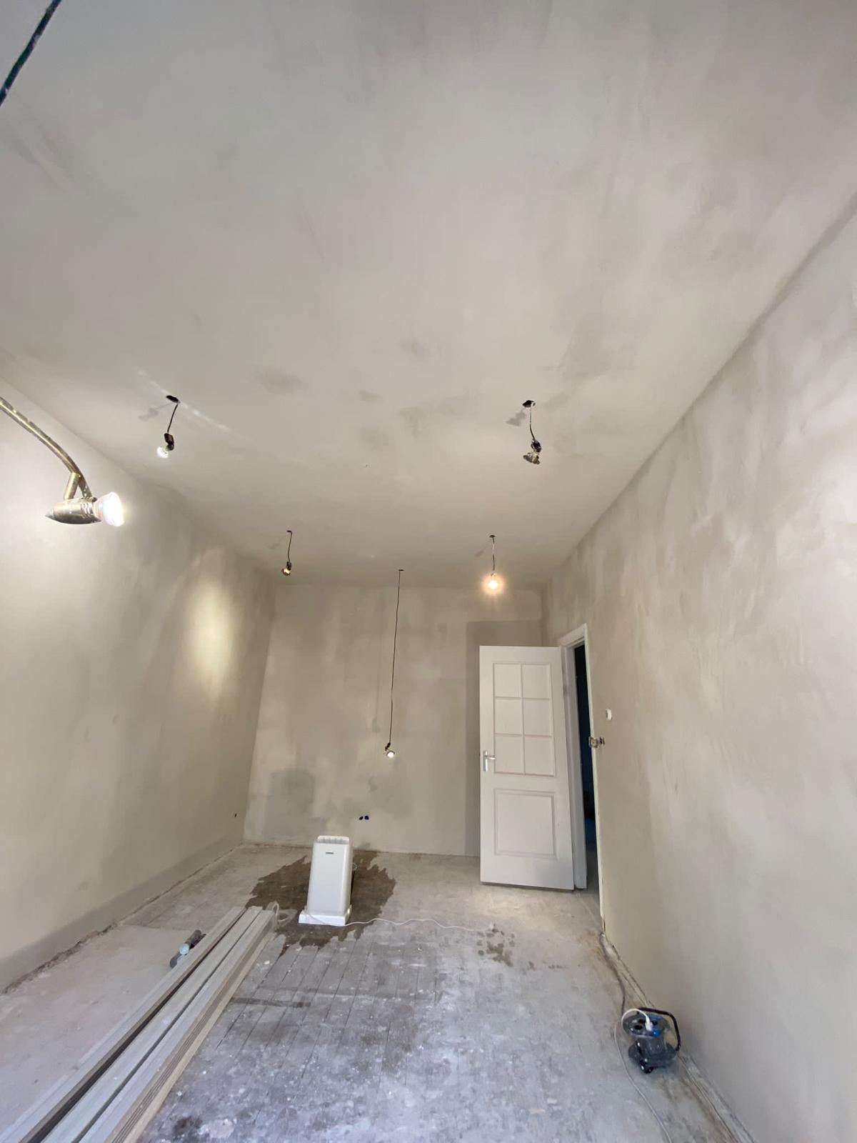 Latex spuiten Den Haag in gerenoveerde woning met gladde wanden
