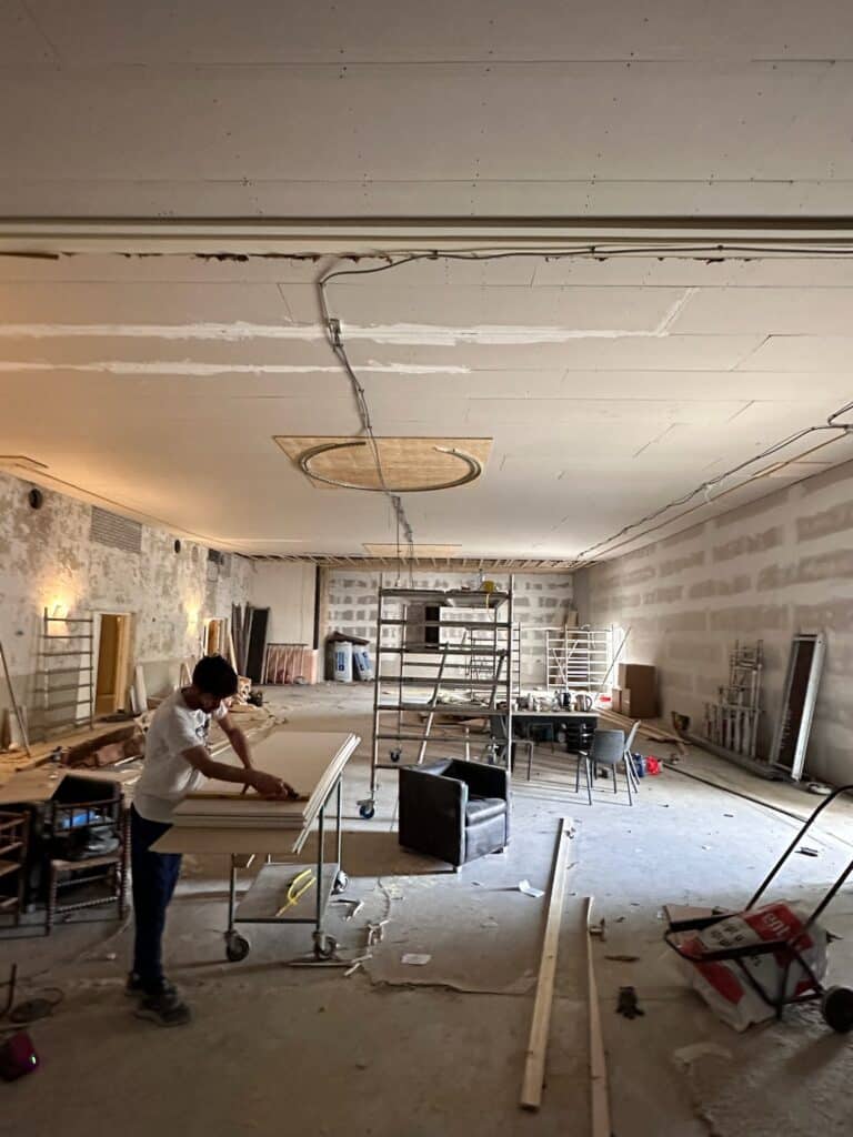 Renovatieruimte in Rijswijk klaar voor strak latex spuitwerk