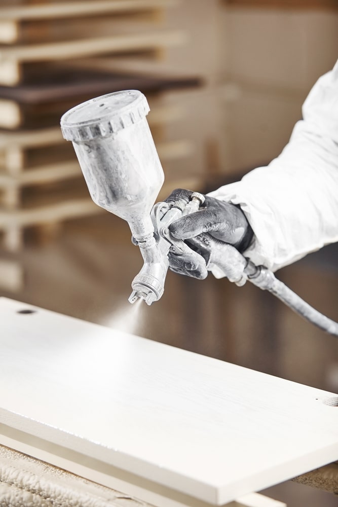 Latex spuiten prijs uitgelegd met professioneel spuitwerk op wand
