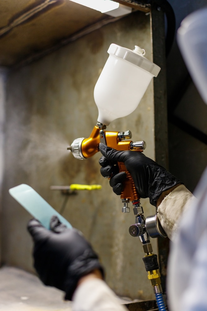 Latex spuiten Rijswijk met spuitapparatuur op voorbereide wand